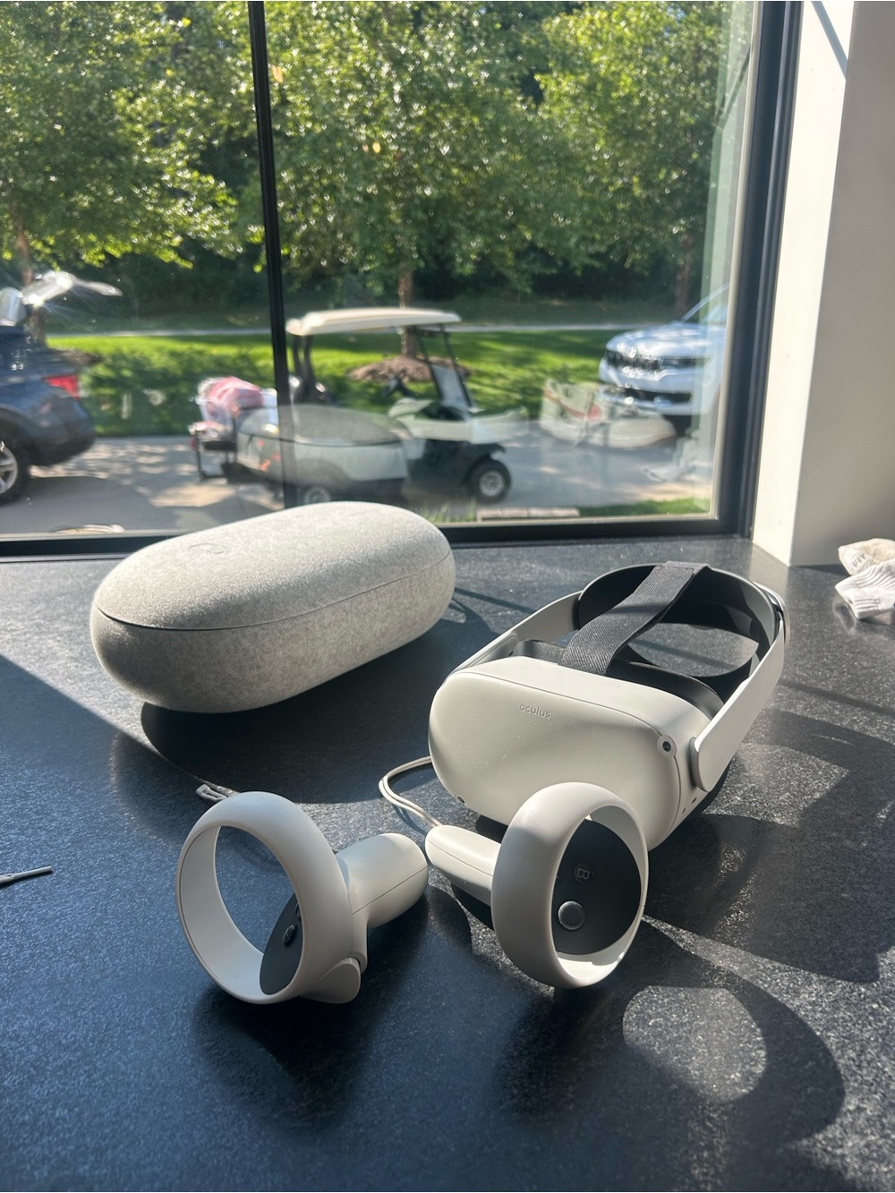 Meta Quest 2 VR - Controllers included - White